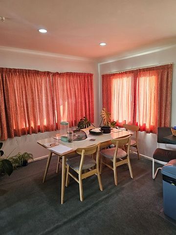 3 Bedroom house with double garage in Waiwhetu - Photo 5