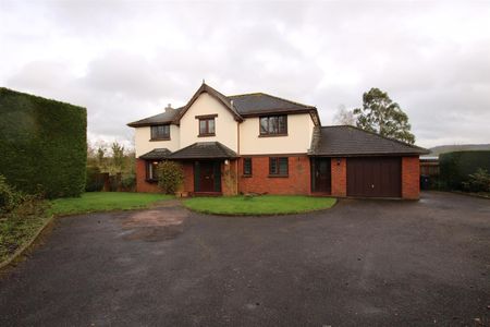 4 bed Detached House for let - Photo 2