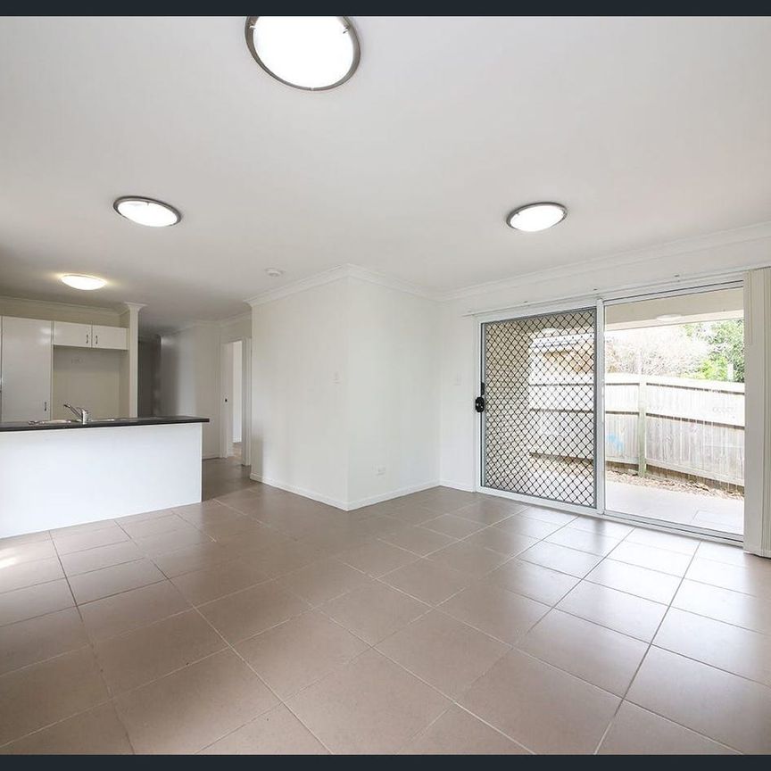 Spacious & Modern 3-Bedroom Unit in Prime Wynnum West Location - Photo 1