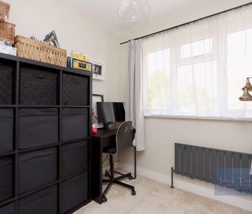 4 bedroom semi-detached house to rent - Photo 2