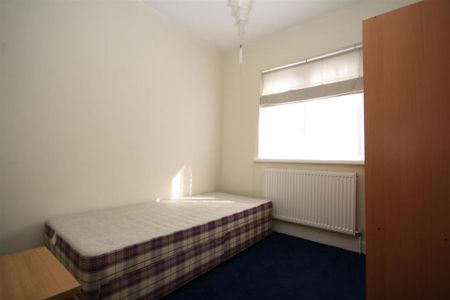 5 bedroom semi-detached house to rent - Photo 2