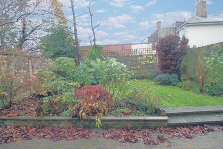 4 bedroom semi-detached house to rent - Photo 4