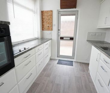 2 bedroom semi-detached bungalow to rent - Photo 5