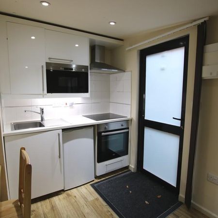 Studio to rent - Photo 3