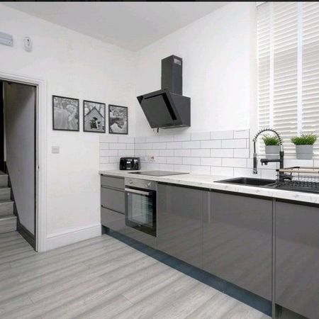 1 bedroom in a house share to rent - Photo 3