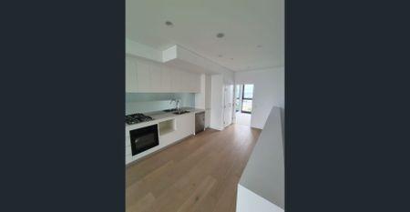 Modern Top-Floor 2-Bedroom Duplex with Balcony & Secure Parking – Bankstown - Photo 5