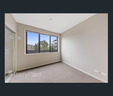 Convenient Location! - Photo 2