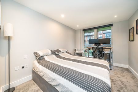 Gaumont Place, Streatham Hill, SW2, London - Photo 2