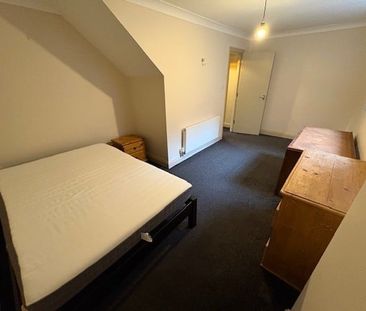 2 Bed Flat, Lansdowne Way, SW8 - Photo 2