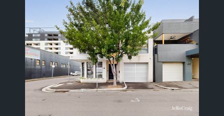 Modern Sophistication - Photo 2