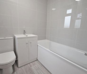 2 bedroom semi-detached house to rent - Photo 2
