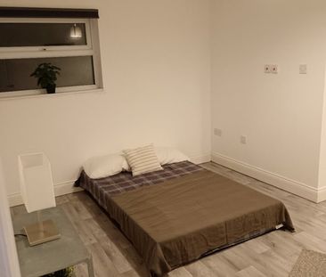 1 Bed Flat, Bensham Manor Road, CR7 - Photo 1