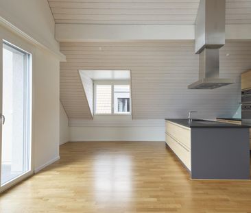 Einzigartige Dachwohnung mit Galerie und Weitblick über den Zürichsee - Photo 2