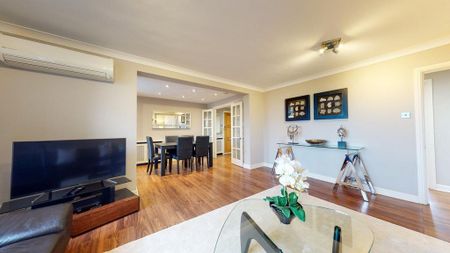 3 bedroom flat to rent - Photo 2