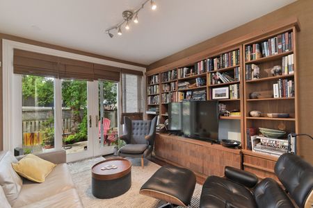 For Lease - 422 Sackville Street, Toronto, Ontario - Photo 2