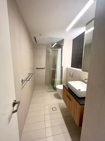 Luxury | Modern | Convenient | One Bedder + Study in the heart of Parramatta - Photo 4