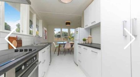 Warm house with lots of day light - Photo 2