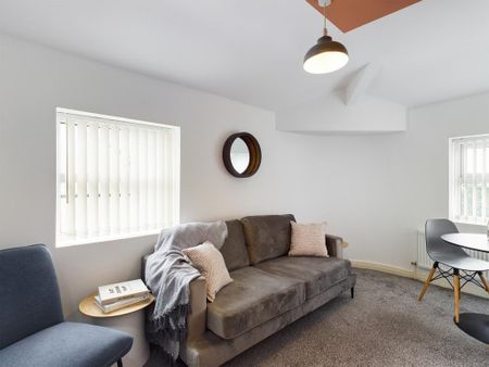 2 bedroom flat to rent - Photo 2