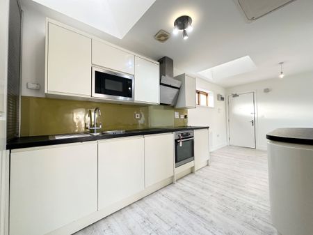 Great Mead, Chippenham - Photo 3