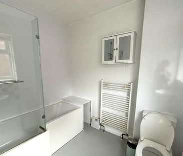 4 bedroom semi-detached house to rent - Photo 1