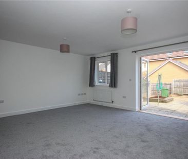 4 bedroom end of terrace house to rent - Photo 2