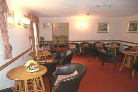 2 bedroom retirement property to rent - Photo 2