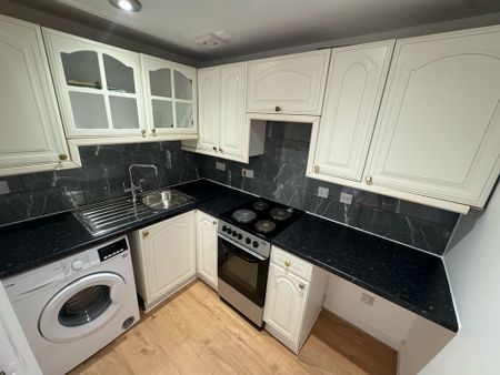 1 Bedroom Property To Rent - Photo 2