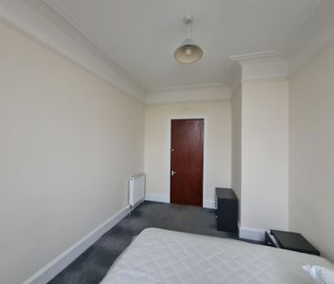 5 bedroom flat to rent - Photo 6