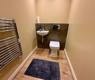 4 Bedroom Terraced To Let - Photo 3