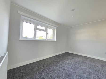 Three bed semi detached - Photo 2