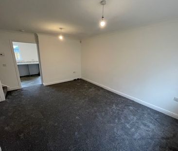 Modern Brick Built 3 Bedroom Semi Detached Close to Motorways, Trai... - Photo 2