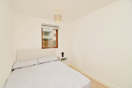 2 Bed Flat, Steward House, E3 - Photo 4