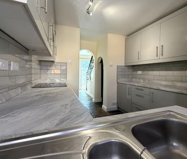 2 bedroom end of terrace house to rent - Photo 6