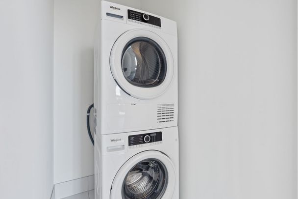 For Lease - 6 David Eyer Road Unit# 907, Richmond Hill, Ontario - Photo 1