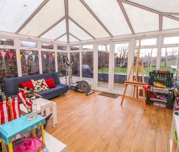 4 bedroom terraced house to rent - Photo 2