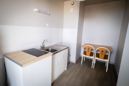 T1 de 32 m² meublé avec balcon refait à neuf – Proche gare - Photo 2