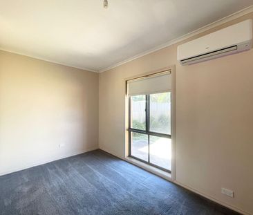 Spacious 3 Bedrooms Home in Davoren Park - Photo 2