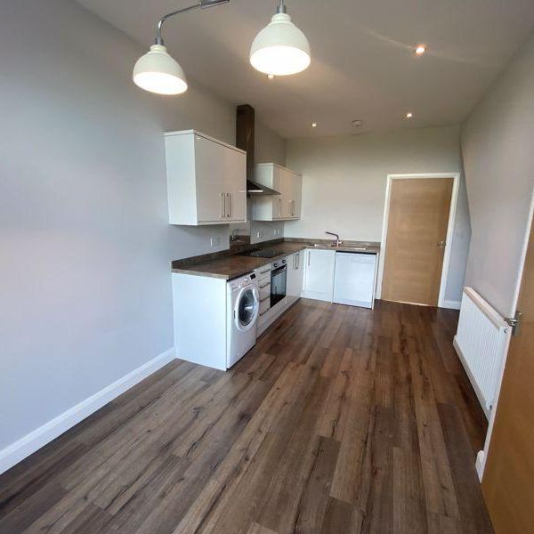 2 bedroom mews to rent - Photo 1