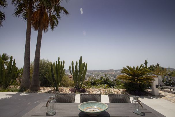 Detached Villa in Sierrezuela - Photo 1