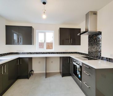 4 bedroom detached house to rent - Photo 4