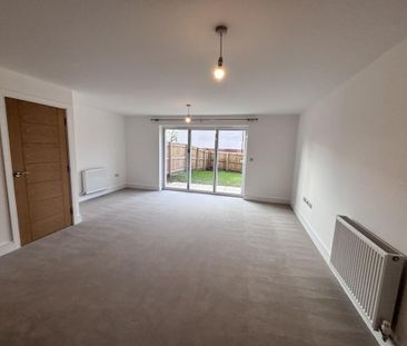 4 bedroom semi-detached house to rent - Photo 1