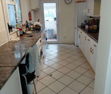 1 bedroom in a house share to rent - Photo 6