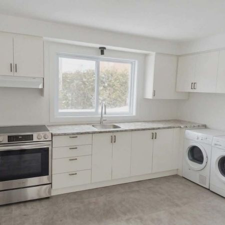All new renovated 4 1/2 - Photo 3