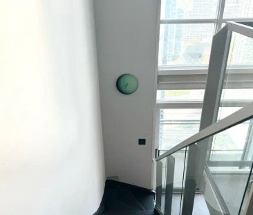 Toronto Furnished Loft for Rent – Stylish 2 Bed, 2 Bath with High C... - Photo 4