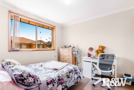 Spacious Townhouse - Photo 3