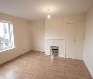 3 bedroom flat to rent - Photo 2