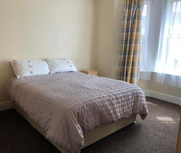 1 bedroom in a house share to rent - Photo 1