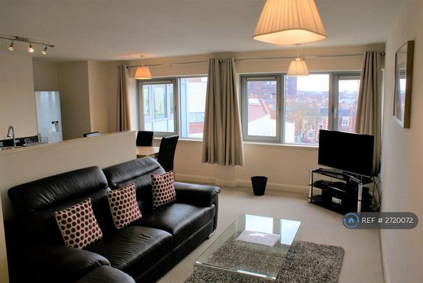 2 bedroom flat to rent - Photo 1