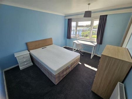 3 bedroom apartment to rent - Photo 3