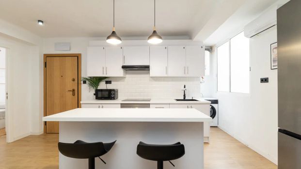 Room in a shared 5-bedroom apartment for rent in Aiora, all bills included. - Foto 1